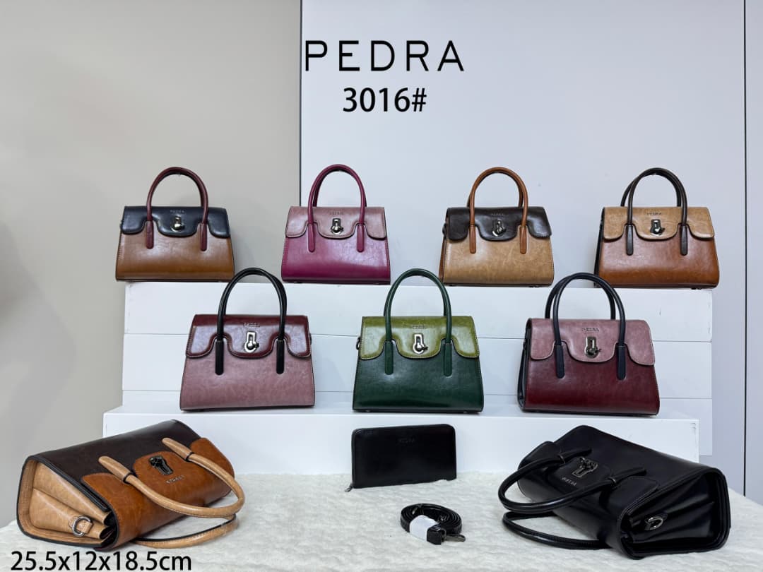 Pedra 3016 Structured Leather Handbag with Twist Lock